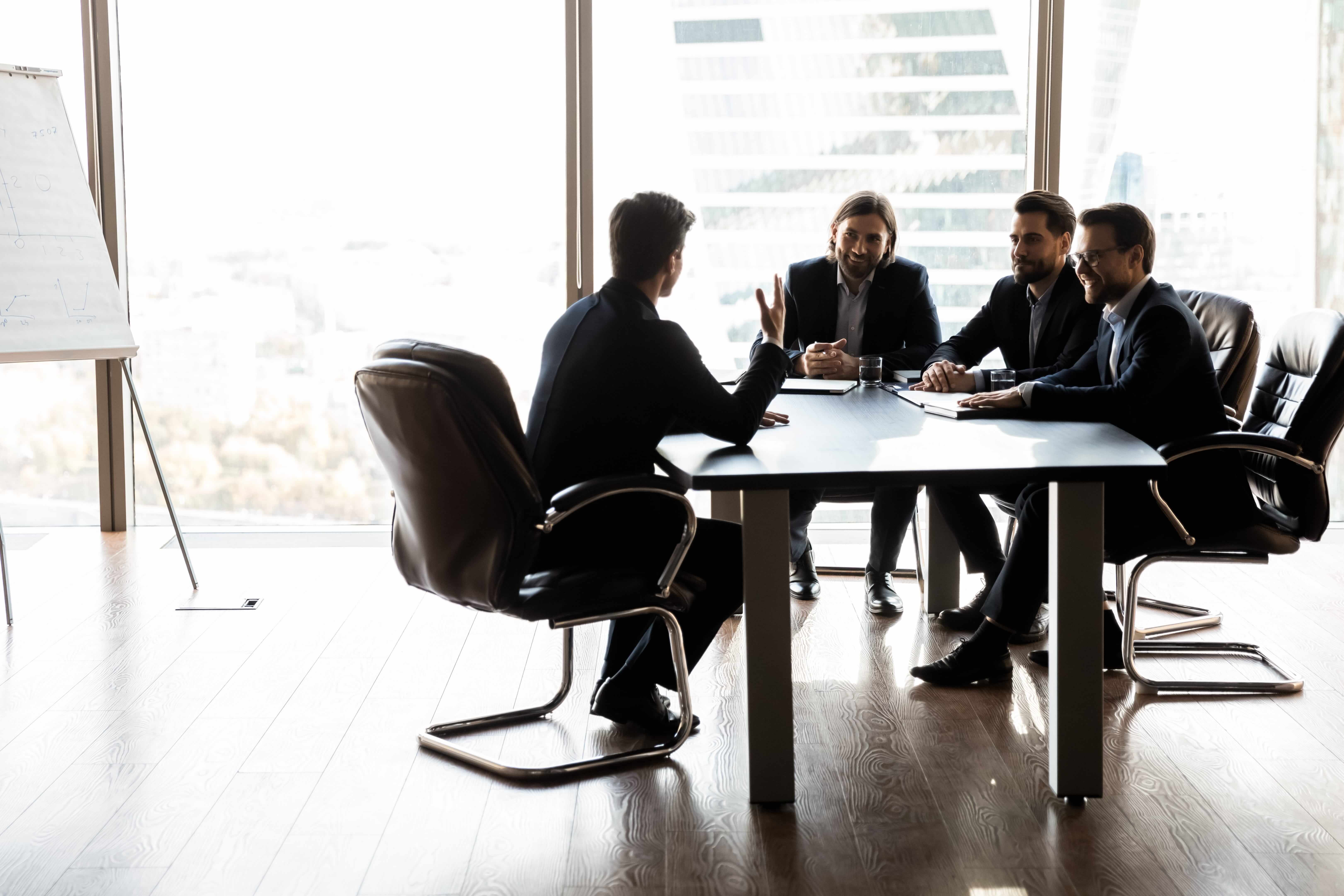 Executive committee. Сижу на совещании фото.